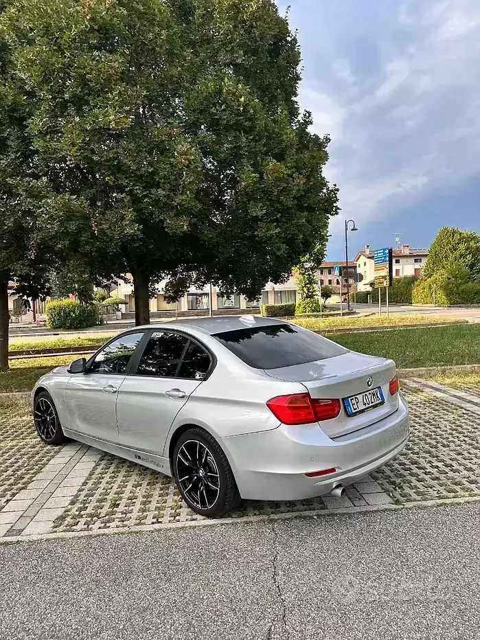 Usata BMW 318 143 CV (105 kW) 2013 Grigio Berlina