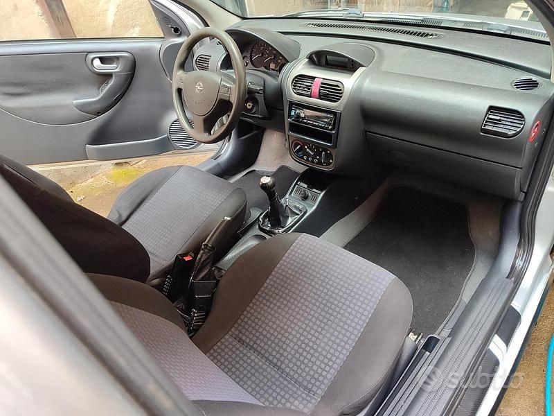 Usata Opel Corsa 69 CV (50 kW) 2005 Grigio Utilitaria