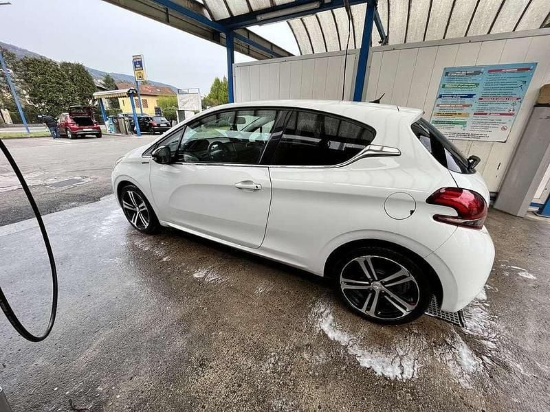 Usata Peugeot 208 GT-line 99 CV (72 kW) 2016 Utilitaria