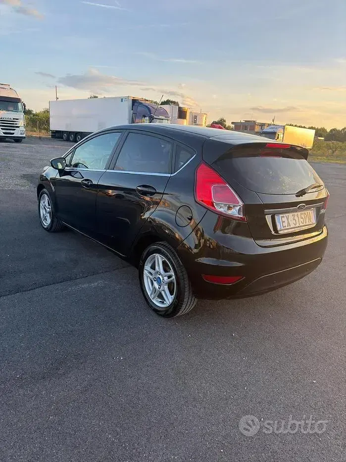 Usata Ford Fiesta 97 CV (71 kW) 2014 Nero Utilitaria