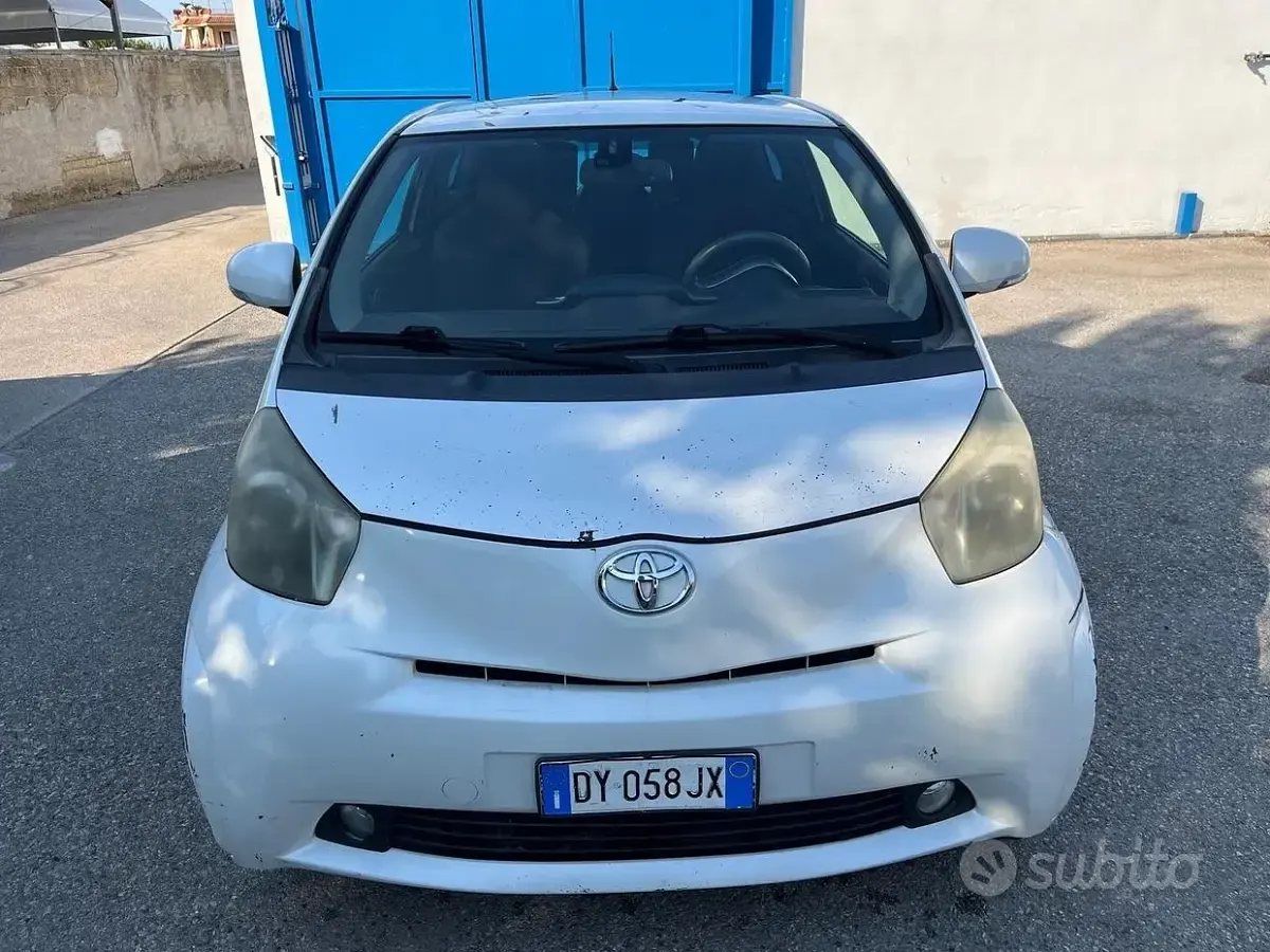 Usata Toyota iQ 68 CV (50 kW) 2009 Bianco Utilitaria