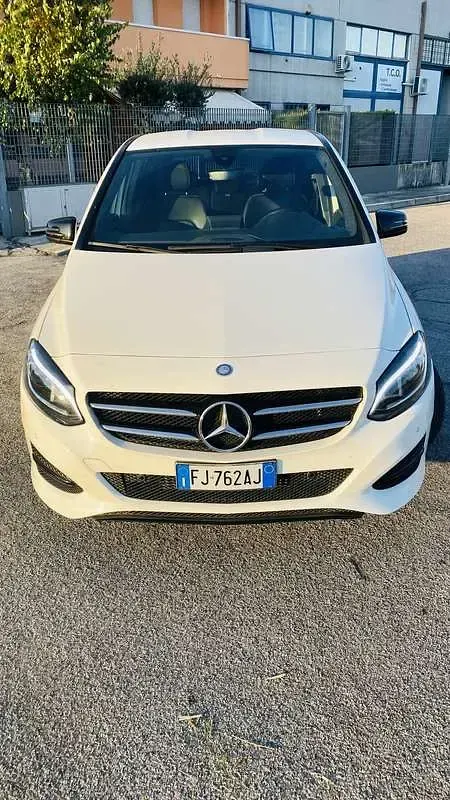 Usata Mercedes B180 109 CV (80 kW) 2017 Utilitaria