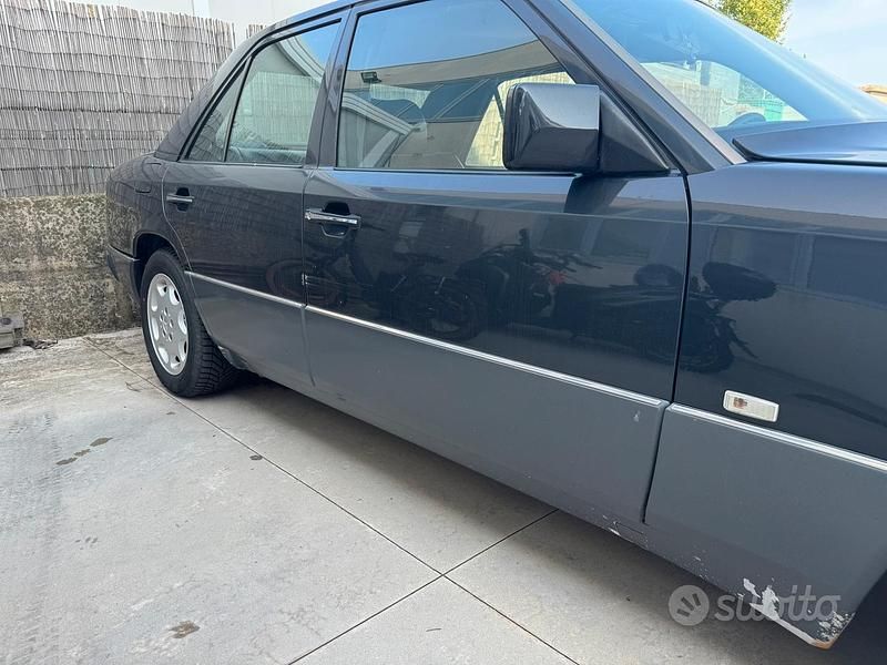 Usata Mercedes E200 122 CV (89 kW) 1991 Berlina