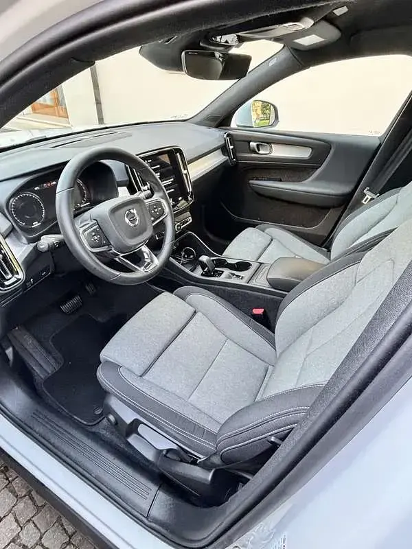Usata Volvo XC40 Core 129 CV (94 kW) 2024 Bianco SUV