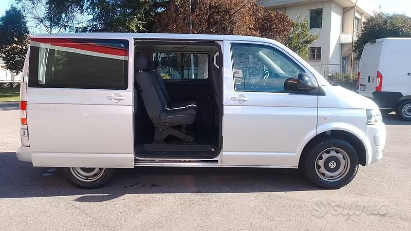 Usata VW Caravelle 140 CV (102 kW) 2011 Grigio Monovolume