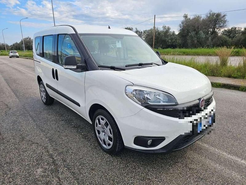 Usata Fiat Doblò Easy 95 CV (69 kW) 2017 Bianco Monovolume