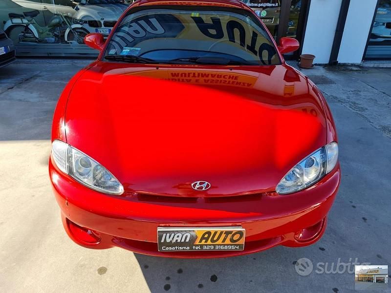 Begagnad Hyundai Coupé 114 HK (83 kW) 1997 Röd Sportkupé