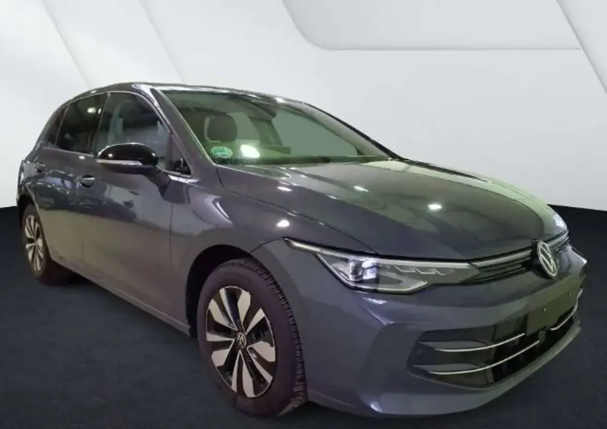 Usata VW Golf VIII Goal 150 CV (110 kW) 2025 Dolphin grey metallizzato Berlina