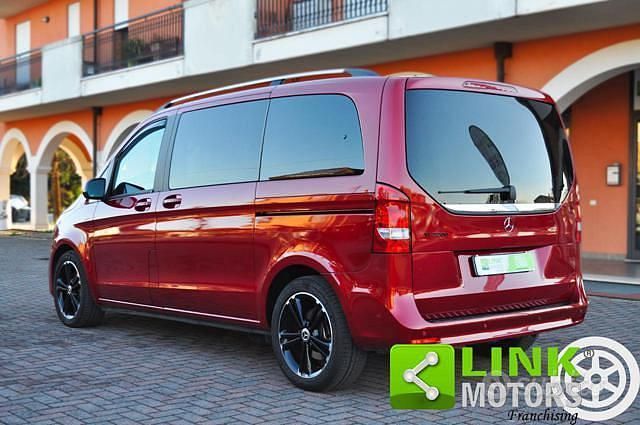 Usata Mercedes V220 Edition 163 CV (119 kW) 2022 Rosso Monovolume