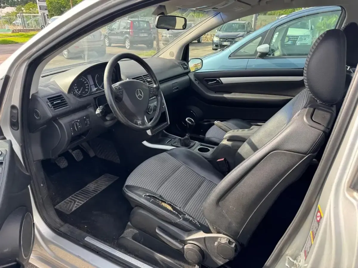 Usata Mercedes A180 Avantgarde 109 CV (80 kW) 2005 Argento Coupé