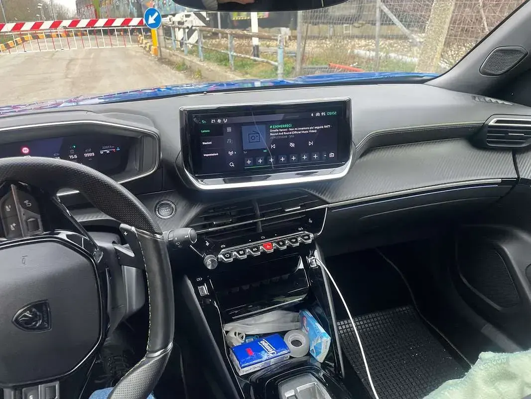 Usata Peugeot 2008 GT 131 CV (96 kW) 2024 Blu/azzurro SUV