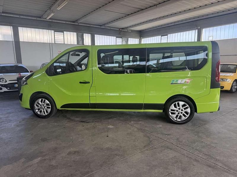 Usata Opel Vivaro 125 CV (91 kW) 2018 Verde Monovolume