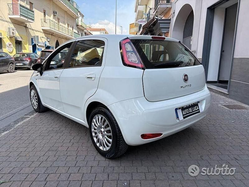 Usata Fiat Punto Young 77 CV (56 kW) 2016 Bianco Utilitaria
