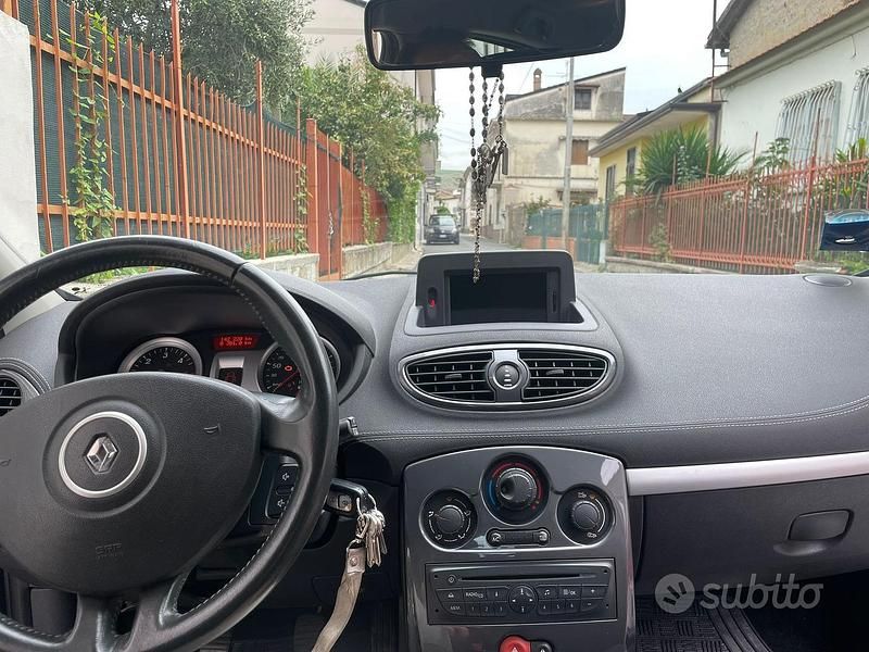 Usata Renault Clio II 75 CV (55 kW) 2011