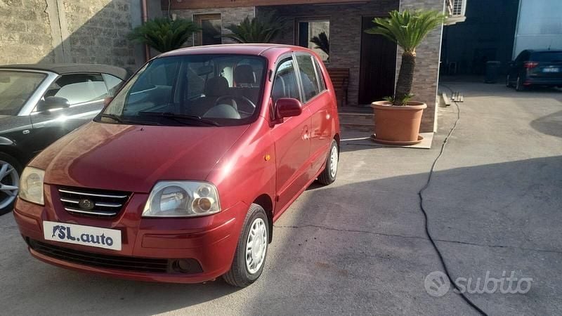 Usata Hyundai Atos Comfort 59 CV (43 kW) 2004 Rosso Utilitaria