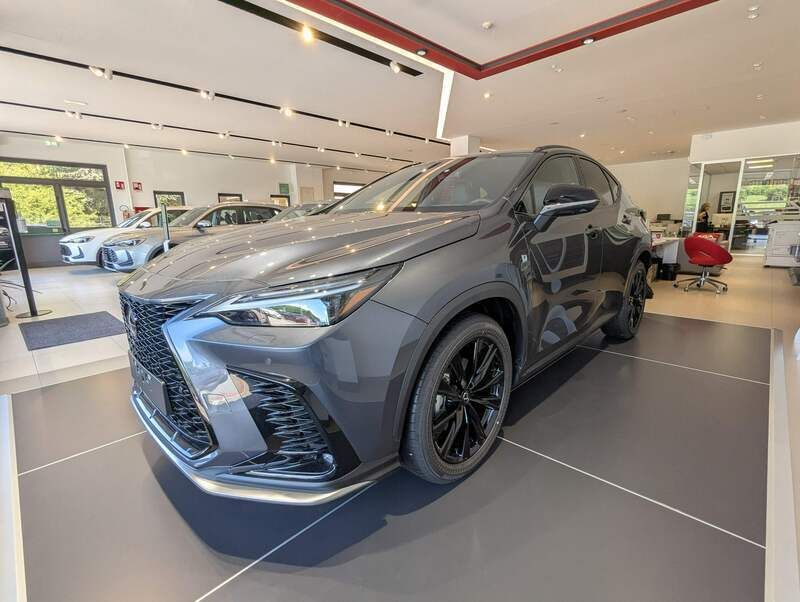 Dark grey met Nuova 2025 Lexus NX350h Sport Line | 64.900 € (Buon prezzo) - Immagine 1/1