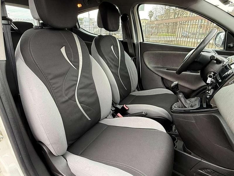 Usata Lancia Ypsilon Silver 95 CV (69 kW) 2013 Bianco Utilitaria