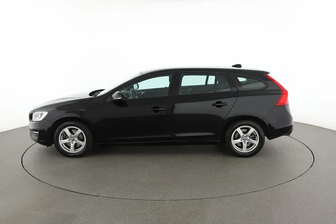 Begagnad Volvo V60 Kinetic 120 HK (88 kW) 2018 Svart Kombi