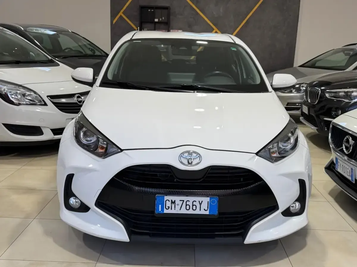 Usata Toyota Yaris Trend 72 CV (52 kW) 2023 Bianco Utilitaria