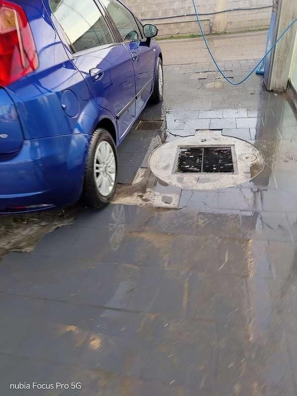 Usata Fiat Grande Punto Emotion 120 CV (88 kW) 2004 Blu/azzurro Utilitaria