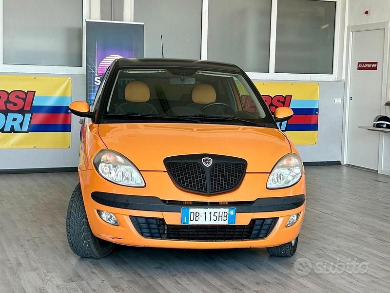 Usado Lancia Ypsilon 80 HP (58 kW) 2006 Laranja Citadino