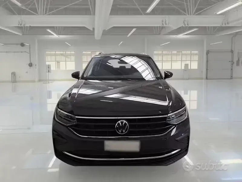 Usata VW Tiguan Life 150 CV (110 kW) 2022 Grigio SUV