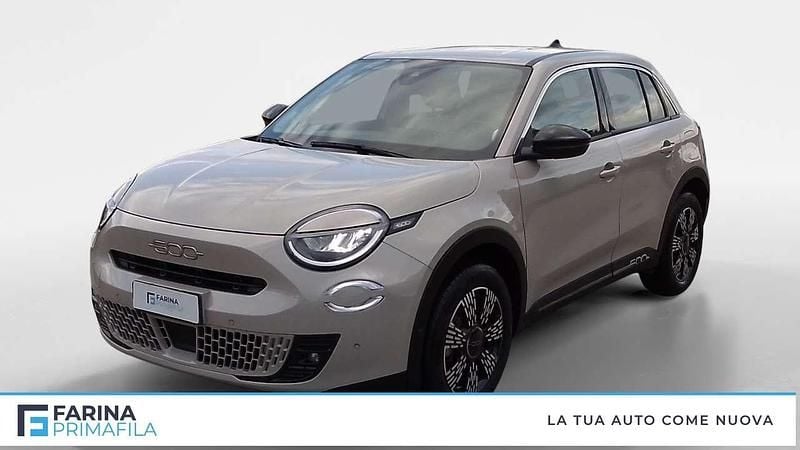 Usata Fiat 600 101 CV (74 kW) 2024 Sabbia metallizzato Berlina