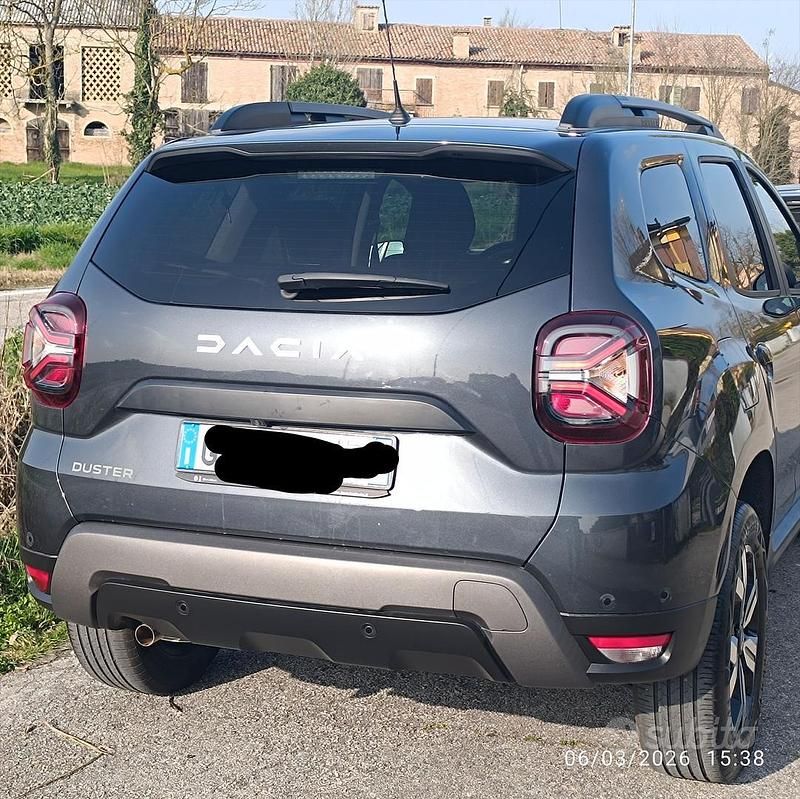 Usata Dacia Duster Journey 101 CV (74 kW) 2023 Grigio SUV