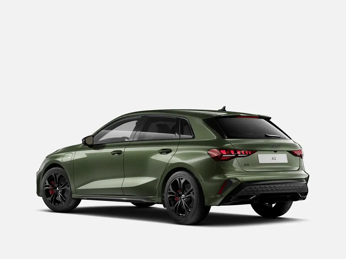 Nuova Audi A3 S-Line 272 CV (200 kW) 2025 Verde district metallizzato