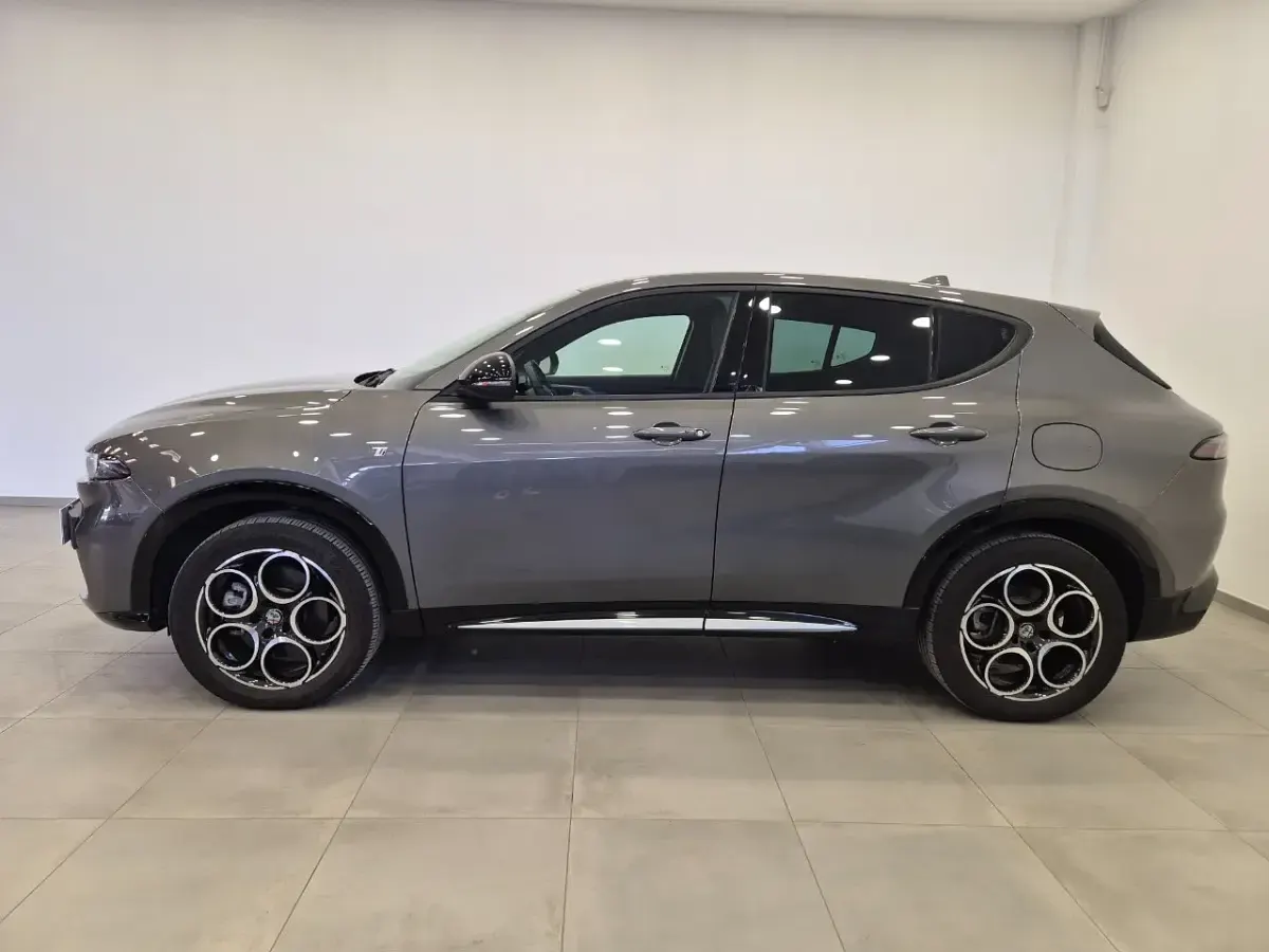 Usado Alfa Romeo Tonale 279 CV (205 kW) 2024 Gris SUV