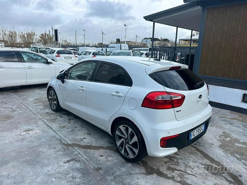 Usata Kia Rio 90 CV (66 kW) 2016 Bianco Utilitaria