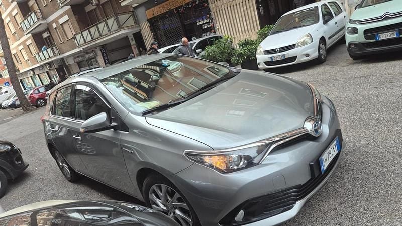 Giallo Usata 2017 Toyota Auris Hybrid Business Edition Berlina | 12.750 € (Cara) - Immagine 1/4