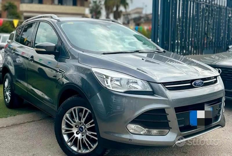 Usata Ford Kuga 140 CV (102 kW) 2014 Grigio SUV