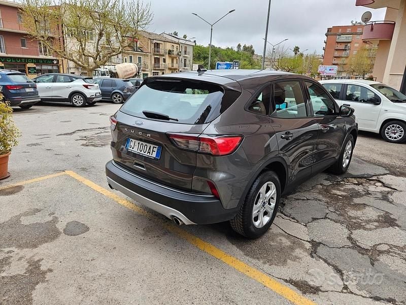 Begagnad Ford Kuga 120 HK (88 kW) 2022 Grå SUV