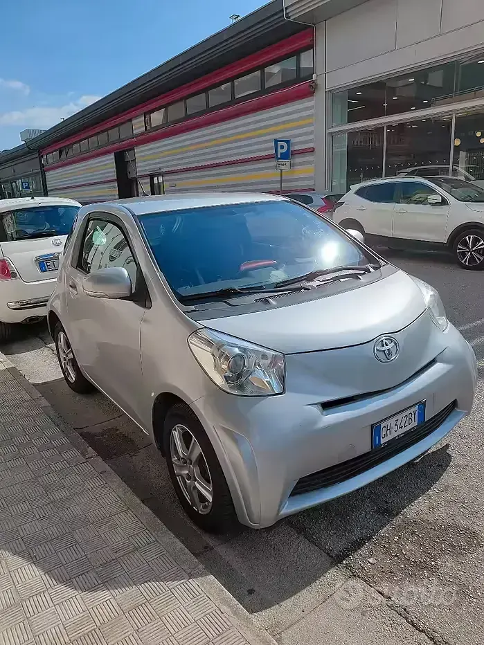 Usata Toyota iQ 99 CV (72 kW) 2010 Grigio Utilitaria