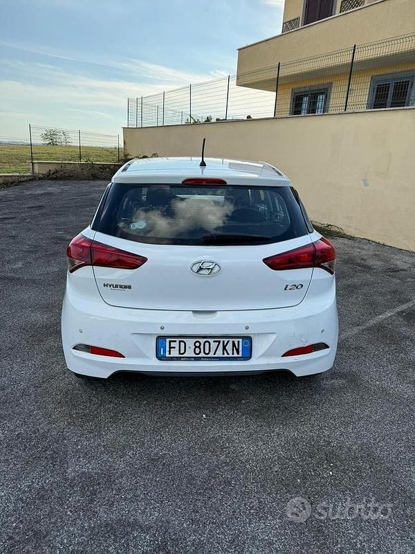 Usata Hyundai i20 GO! 74 CV (54 kW) 2016 Bianco Berlina