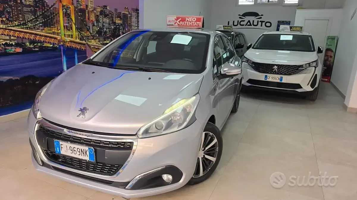 Usata Peugeot 208 Allure 100 CV (73 kW) 2017 Grigio Utilitaria