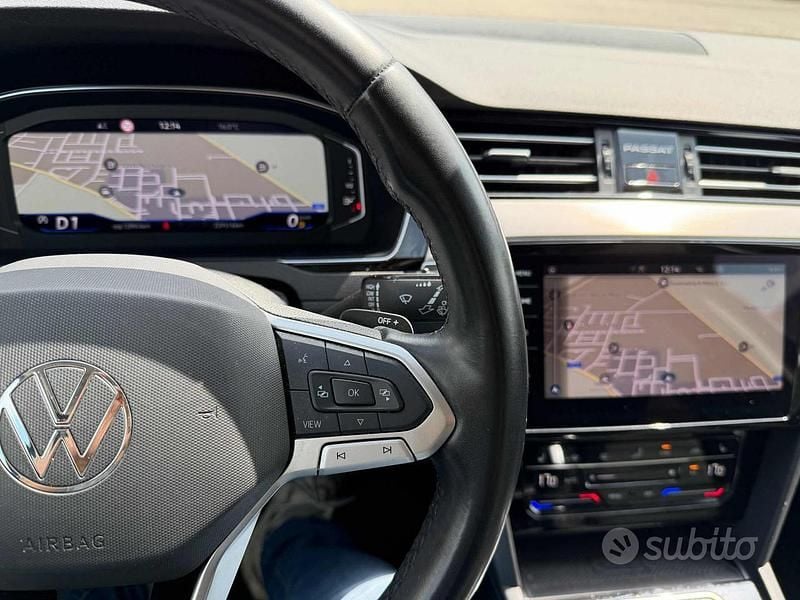 Occasion VW Passat Executive 200 PK (147 kW) 2022 Blauw Stationwagen
