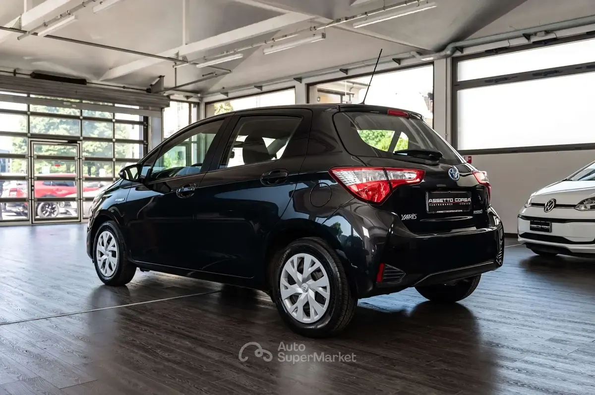Begagnad Toyota Yaris Hybrid Business Edition 73 HK (53 kW) 2020 Other Sedan