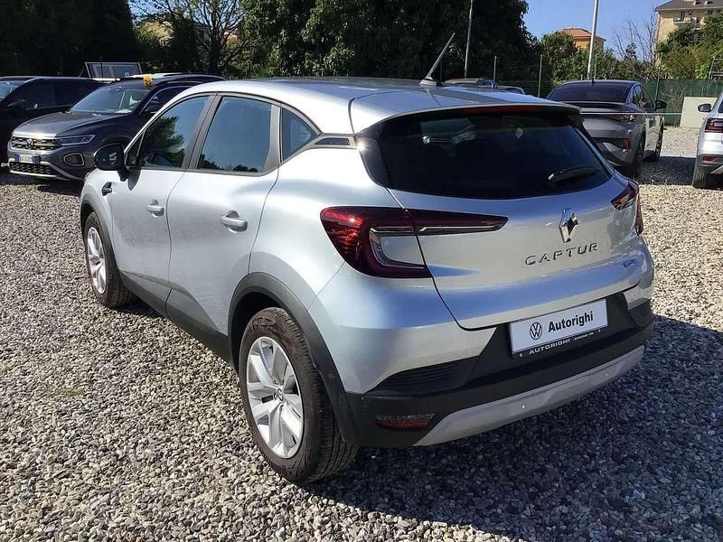 Usata Renault Captur Zen 143 CV (105 kW) 2022 Argento SUV