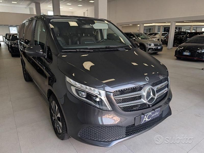 Usata Mercedes V250 Premium 190 CV (139 kW) 2022 Grigio Monovolume