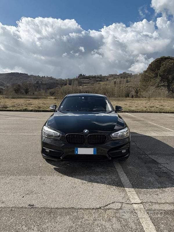 Usado BMW 116 Advantage 109 CV (80 kW) 2018 Negro Utilitario