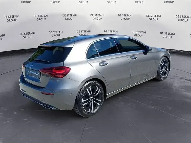 Usata Mercedes A180 Advanced Plus 116 CV (85 kW) 2023 Argento Utilitaria