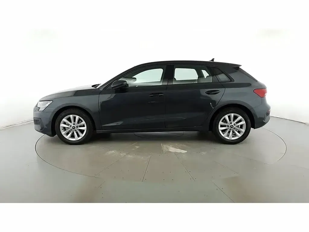 Usata Audi A3 Sportback Business 110 CV (80 kW) 2023 Grigio manhattan metallizzato Utilitaria
