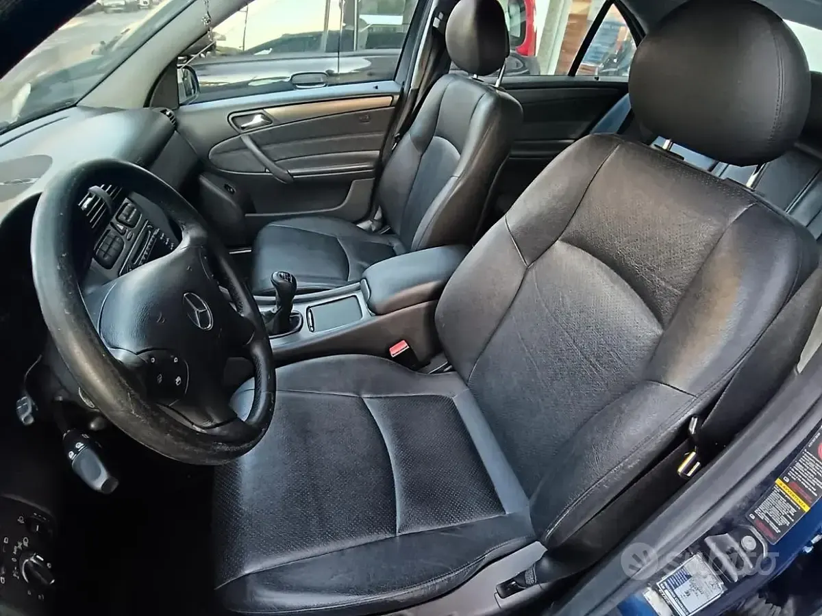 Usata Mercedes C220 Avantgarde 150 CV (110 kW) 2004 Blu Berlina