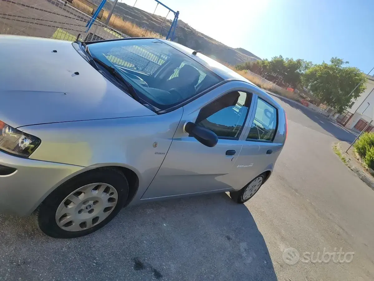 Usata Fiat Punto 60 CV (44 kW) 2002 Grigio Utilitaria