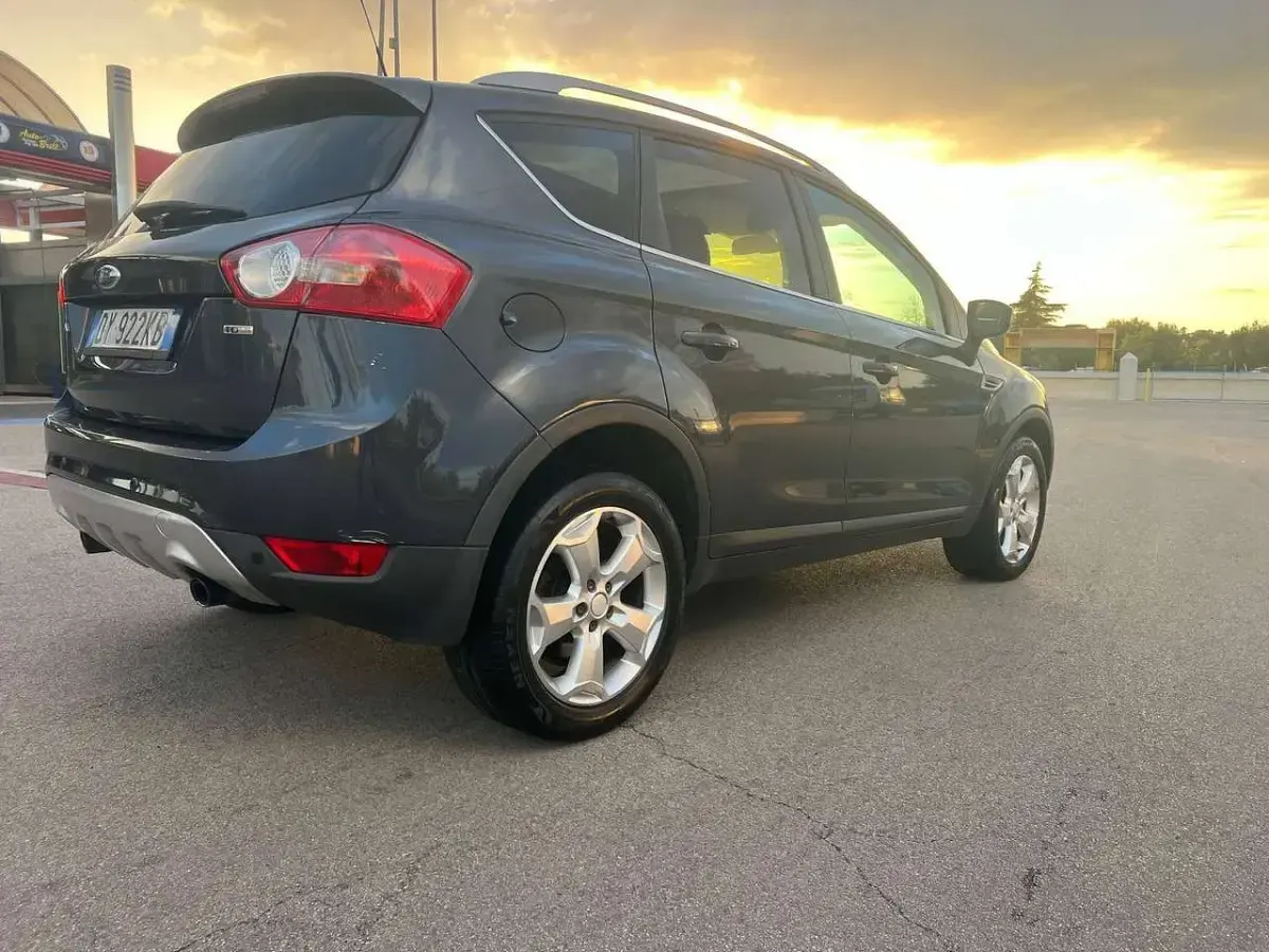 Usata Ford Kuga Titanium 136 CV (100 kW) 2010 Blu/azzurro SUV