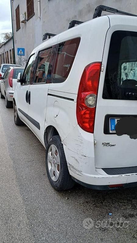 Usata Fiat Doblò 90 CV (66 kW) 2012 Bianco Monovolume