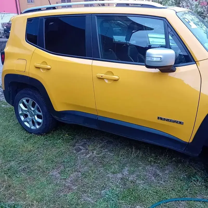 Usata Jeep Renegade Limited 140 CV (102 kW) 2015 Giallo SUV