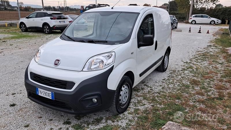 Bianco Usata 2018 Fiat Fiorino Monovolume | 8500 € (Molto cara) - Immagine 1/4